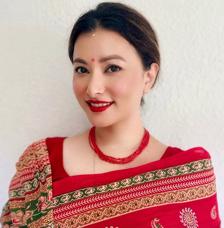 রাতভর দুই মাগির ধোলাই